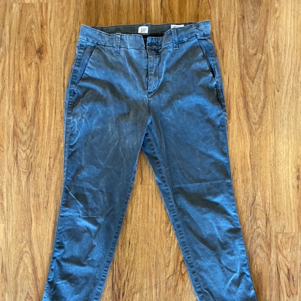 Comfortable gap straight khakis